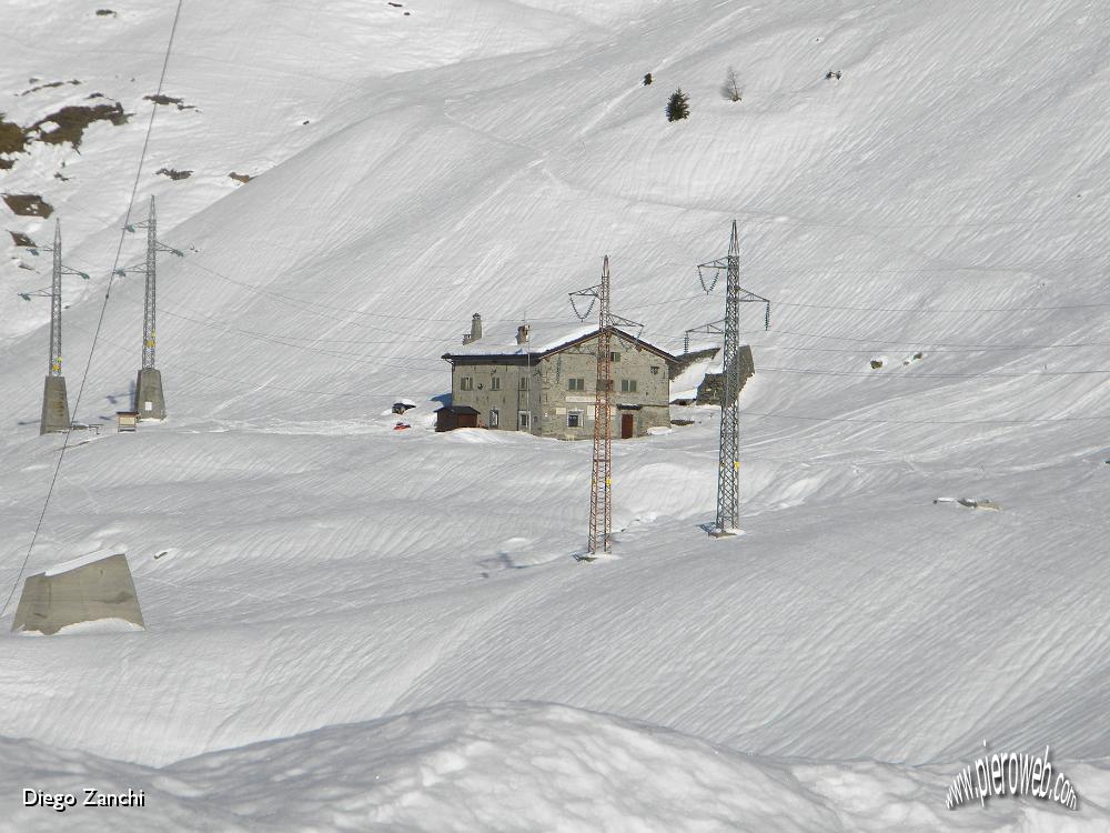 4-la cantoniera in mezzo alla neve.jpg